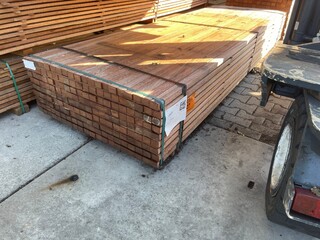 Ca. 180x Angelim Pedra Onderligers Geschaafd, 35x50mm, lengte 305cm